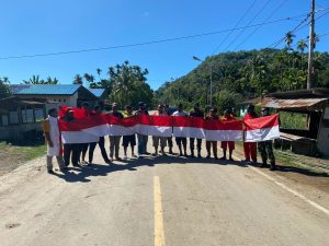 satgas-yonif-413-bremoro-gagas-pemasangan-bendera-merah-putihdi-kampung-nafri-220806x-rev2.jpg