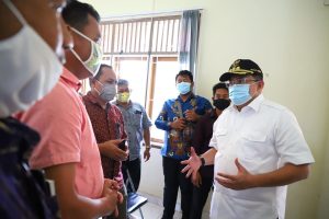 tuntaskan-masalah-listrik-plakat-tinggi-bupati-muba-beri-solusi-220806w-rev2.jpg
