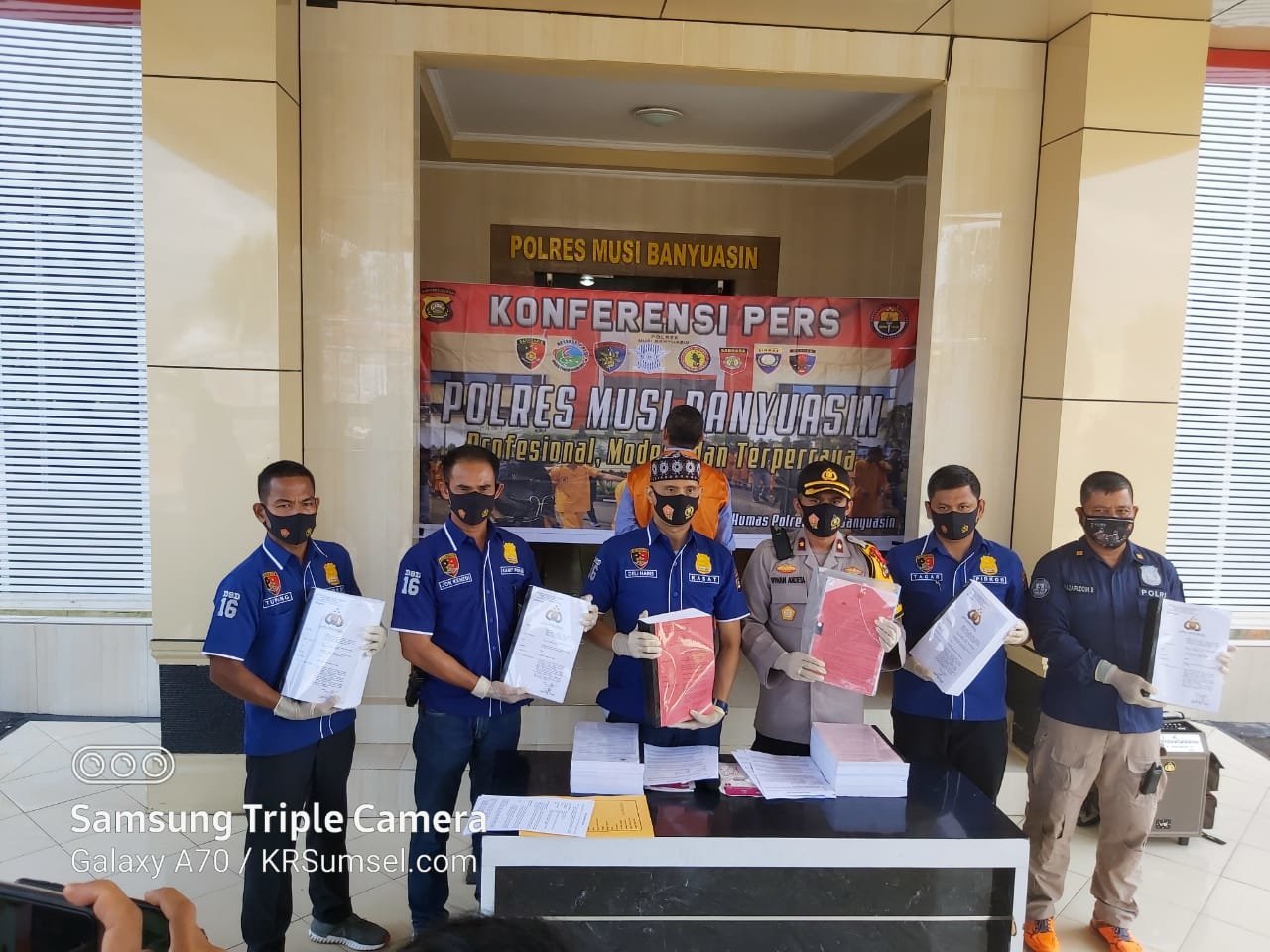kasus-dugaan-korupsi-gsg-tersangka-za-mantan-kadis-pu-ck-muba-dilimpahkan-ke-kejaksaan-220806s-rev2.jpg