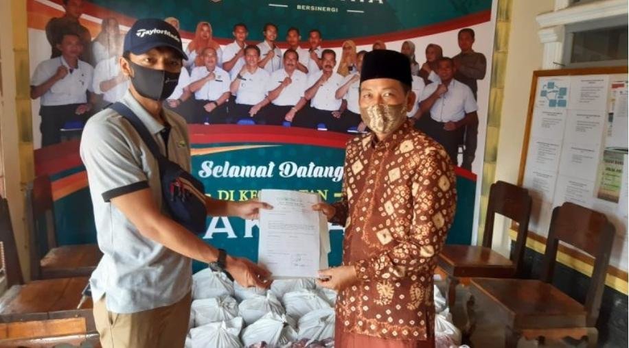 pertamina-ep-asset-2-pendopo-field-bagikan-2000-paket-daging-kurban-220806k-rev2.jpg