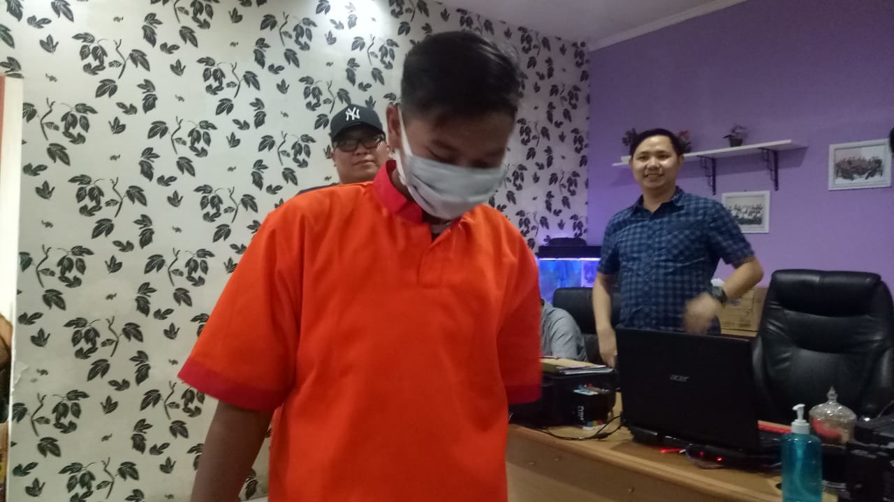 gegara-frank-bagi-bagi-sampah-penjual-sayur-keliling-ini-terancam-10-tahun-penjara-220806g-rev2.jpg