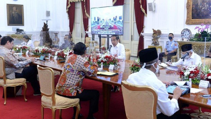 istana-jelaskan-alasan-jokowi-tak-pakai-masker-saat-rapat-terbatas-220806i-rev2.jpg