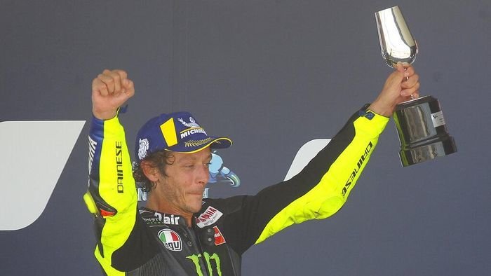 valentino-rossi-jadi-rookie-lagi-musim-depan-2208064-rev2.jpg