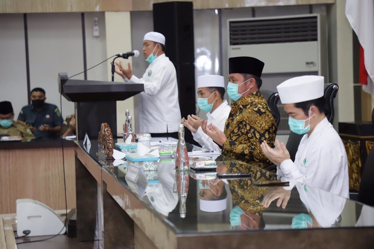gubernur-herman-deru-minta-iphi-himpun-seluruh-jamaah-haji-jaga-kemabruranya-220806q-rev1.jpg