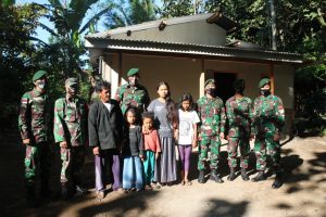 prajurit-kostrad-bersama-kodim-0714salatiga-bantu-wujudkan-mimpi-warga-yang-tinggal-di-bekas-kandang-sapi-2208063-rev1.jpg