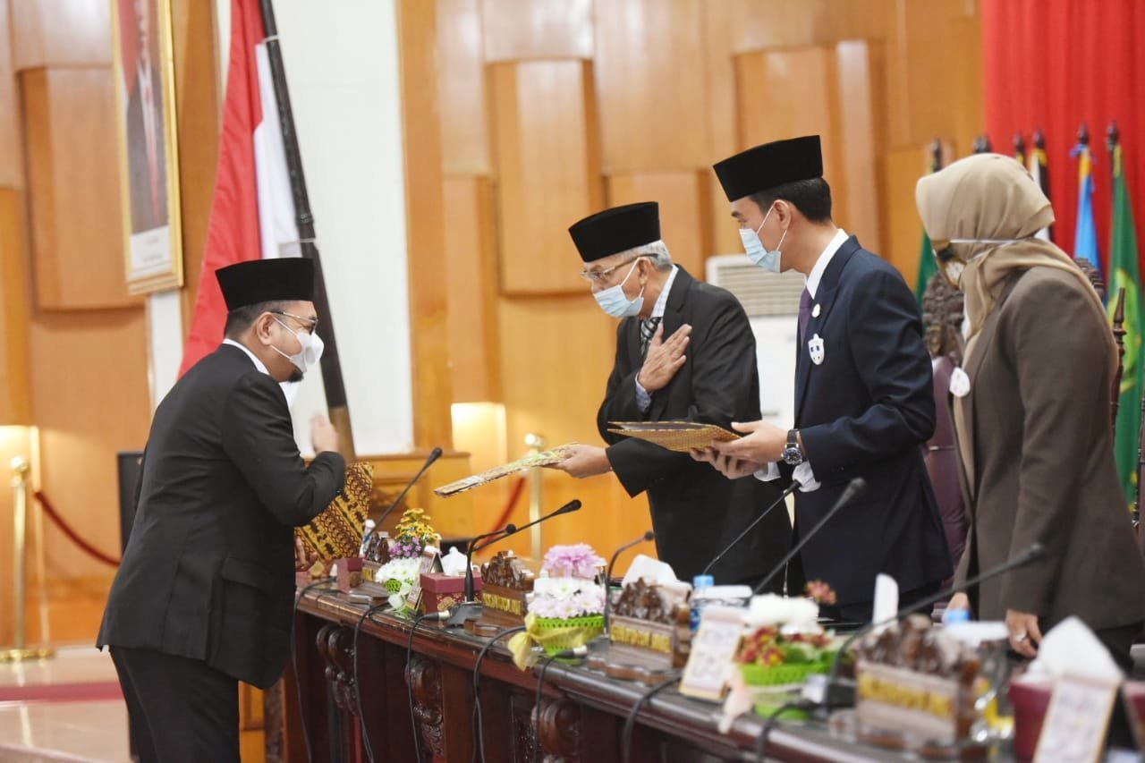 wagub-sumsel-hadiri-rapat-paripurna-ke-xiv-220806m-rev2.jpg