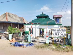 satgas-tmmd-ke-108-kodim-0402-oki-selesaikan-pasang-atap-masjid-2208063-rev2.jpg