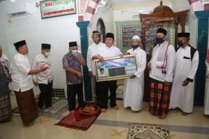 melalui-safari-jumat-hd-himbau-masyarakat-tetap-produktifitas-meski-ditengah-pandemi-corona-220806q-rev2.jpg