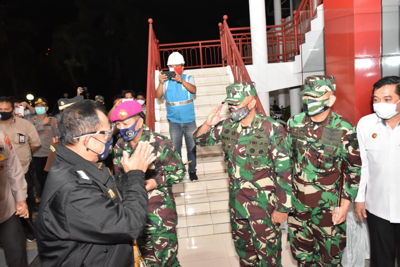 danlanud-sam-ratulangi-bersama-forkopimda-sambut-mendagri-220806b-rev2.jpg