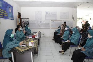 lawan-covid-19-feby-deru-bina-kader-posyandu-kelurahan-gandus-220806b-rev2.jpg