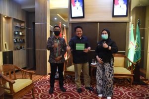 herman-deru-gandeng-grab-indonesia-majukan-umkm-lewat-kluster-endorse-gubernur-2208063-rev2.jpg