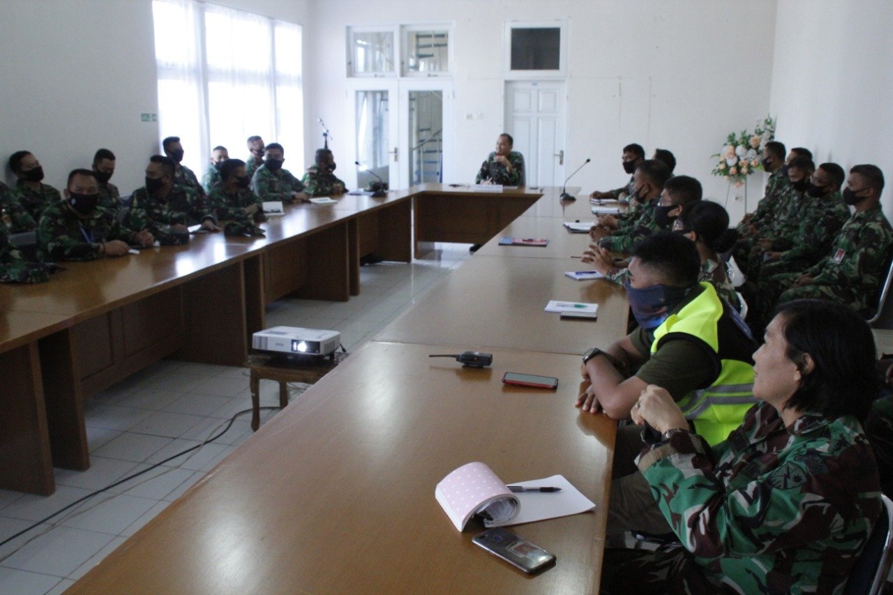 rapat-staf-lanud-sam-ratulangi-awal-pengabdian-di-bumi-nyiur-melambai-220806d-rev2.jpg