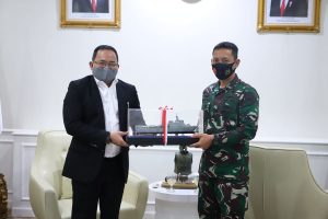 pindah-tugas-danlanal-palembang-saryanto-pamit-ke-bupati-muba-220806j-rev2.jpg