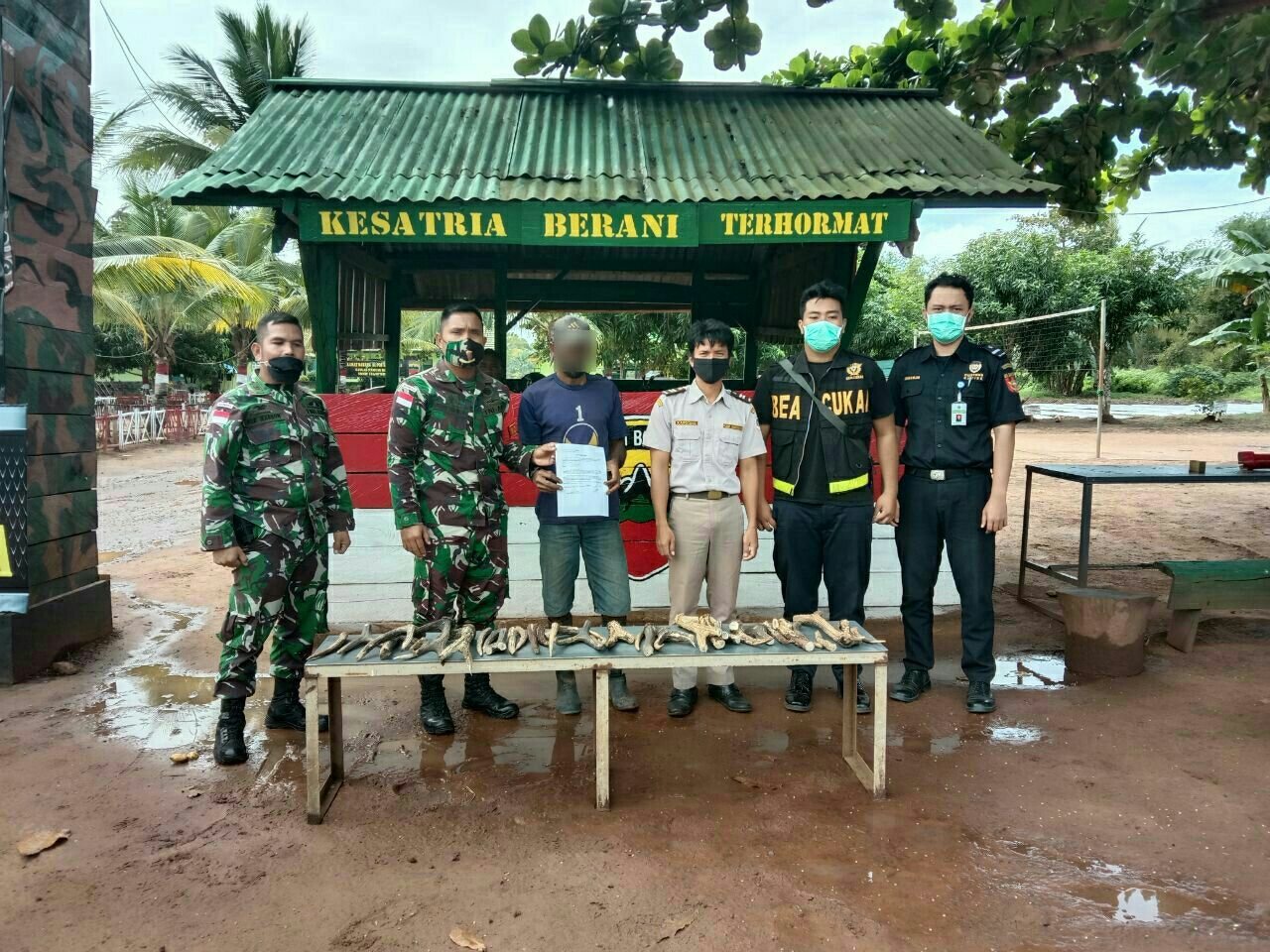 sinergitas-tni-polri-dan-ciqs-plbn-sota-berhasil-gagalkan-penyelundupan-tanduk-rusa-220806p-rev3.jpg