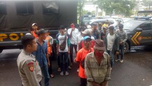 giliran-jukir-kawasan-jalan-merdeka-bukit-kecil-dan-jalan-angkatan-45-diangkut-ke-mapolrestabes-palembang-220806h-rev2.jpg