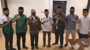 sekda-muba-diberi-jaket-dan-dipercaya-sebagai-ketua-penasehat-pc-ansor-kabupaten-muba-220806g-rev2.jpg