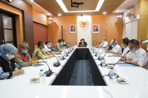 herman-deru-dukung-pengembangan-kawasan-unggulan-lapangan-golf-kenten-2208068-rev3.jpg
