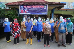 blusukan-ke-pasar-pasar-tradisional-feby-deru-bagikan-apd-2208061-rev3.jpg