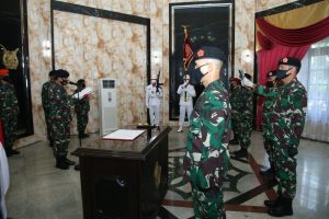 panglima-tni-terima-penyerahan-jabatan-dankoopssus-serta-pimpin-sertijab-kapuskes-dan-kasetum-220806n-rev3.jpg