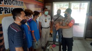 penodong-wanita-ini-belum-sempati-menikmati-hasil-keburu-ditangkap-polisi-220806v-rev3.jpg