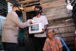 polda-sumsel-adakan-baksos-serentak-220806m-rev3.jpg