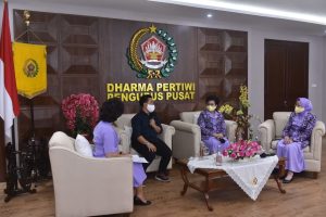 ketum-dharma-pertiwi-silaturahmi-virtual-dengan-ketua-daerah-dharma-pertiwi-di-seluruh-indonesia--220806b-rev2.jpg