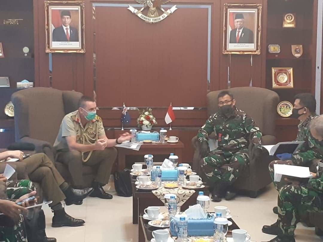 kapuskersin-tni-terima-kunjungan-kerja-atase-pertahanan-australia-bahas-pertemuan-hlc-ausindo-220806s-rev2.jpg