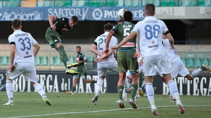 hasil-liga-italia-napoli-menang-di-markas-verona-2-0-220806k-rev3.jpg