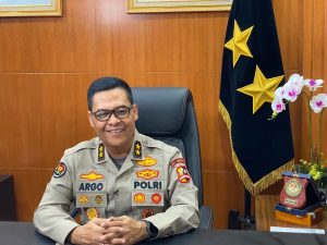 tni-polri-siap-mengedukasi-masyarakat-soal-protokol-kesehatan-di-tempat-wisata-220806j-rev3.jpg