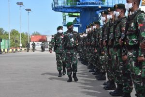 danrem-174atw-pimpin-upacara-pelepasan-satgas-pamtas-ri-png-yonif-411-dan-406-di-merauke-220806x-rev3.jpg