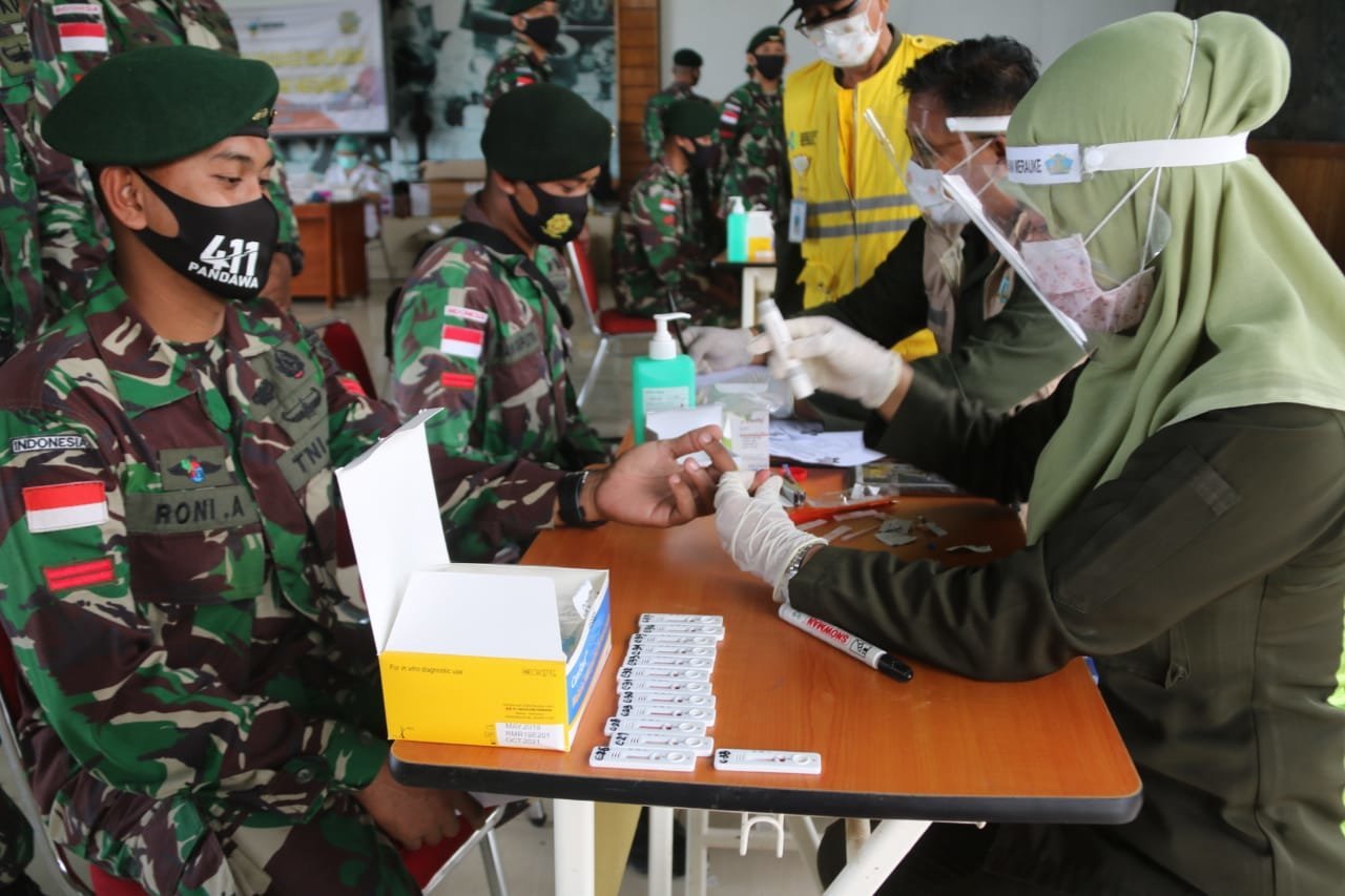 personel-satgas-yonif-411-kostrad-jalani-pemeriksaan-kesehatan-220806q-rev3.jpg