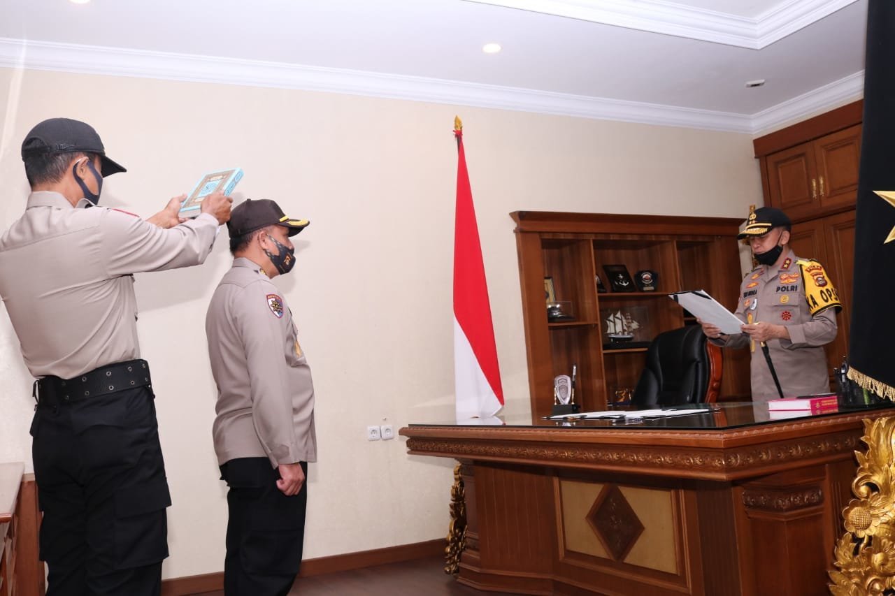 kapolda-sumsel-lantik-irwasda-sumsel-220806g-rev3.jpg