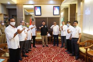 cegah-karhutla-herman-deru-peringatkan-direksi-ptpn-vii-220806a-rev2.jpg