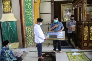 herman-deru-ajak-masyarakat-tetap-eratkan-silahturahmi-meski-berjarak-220806k-rev3.jpg