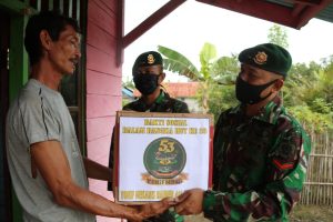 ringankan-beban-satgas-411-kostrad-berbagi-kebahagiaan-dengan-warga-bupul-2208066-rev2.jpg