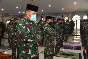 shalat-jumat-perdana-di-masjid-soedirman-mabes-tni-saat-psbb-transisi-220807o-rev3.jpg