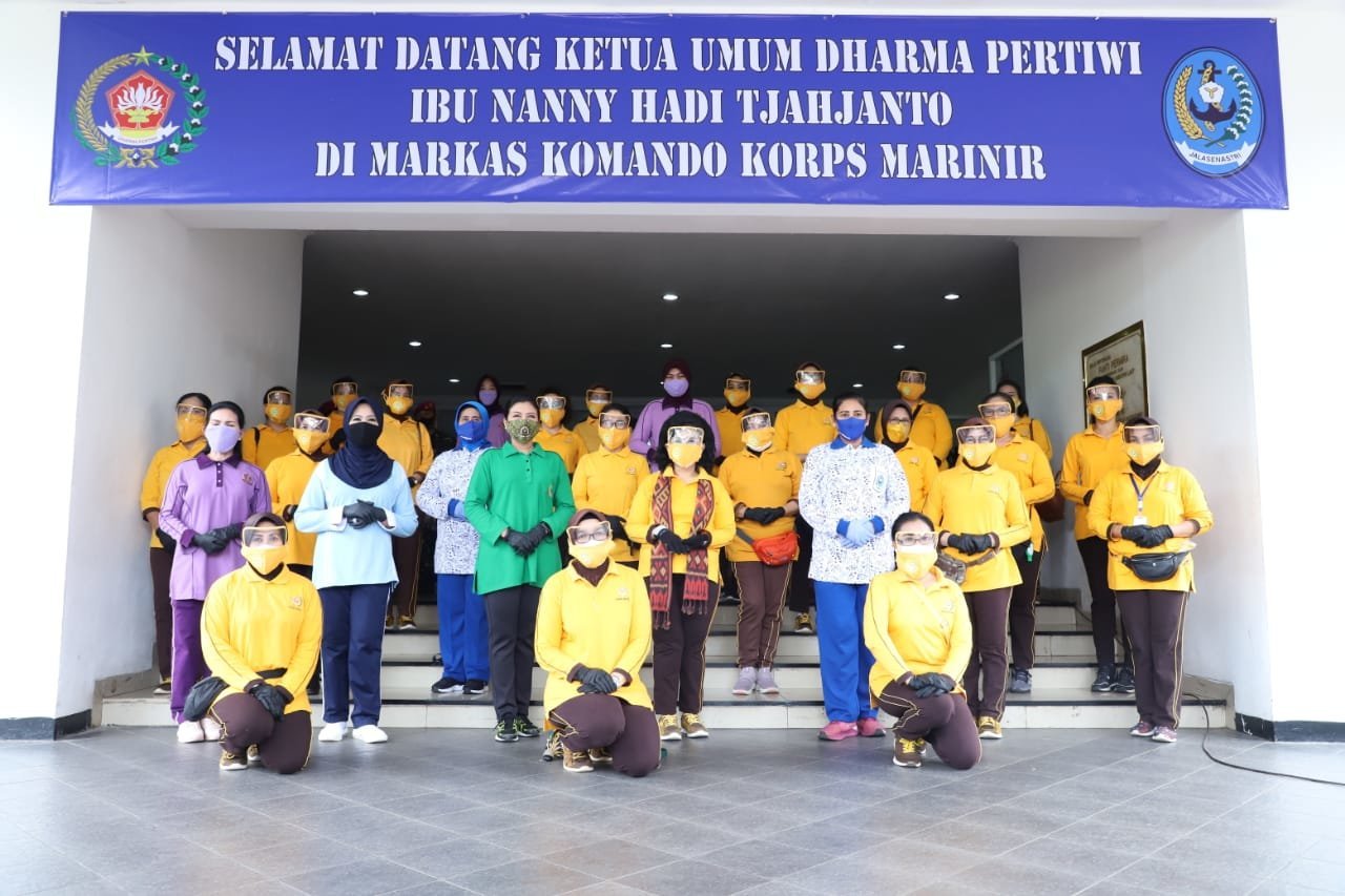 ketum-dharma-pertiwi-tinjaurapid-testdi-markas-komando-korps-marinir-220807p-rev2.jpg