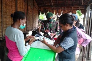 satgas-pamtas-yonif-411-kostrad-bantu-puskesmas-sota-gelar-posyandu-220807t-rev3.jpg
