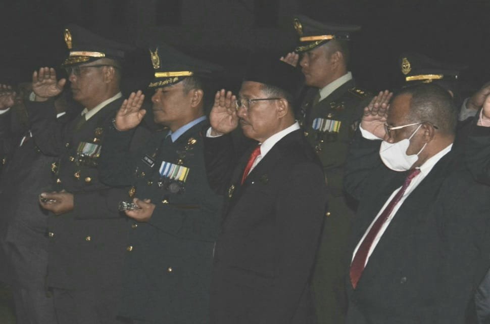hormati-jasa-para-pahlawan-danrem-174atw-merauke-ikuti-renungan-suci-di-tmp-trikora-220824x.jpg