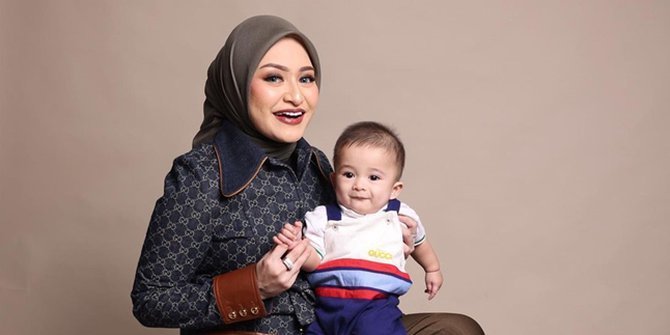 nathalie-holscher-sebut-adzam-kini-sudah-bisa-melawak-seperti-ayahnya-220824v.jpg