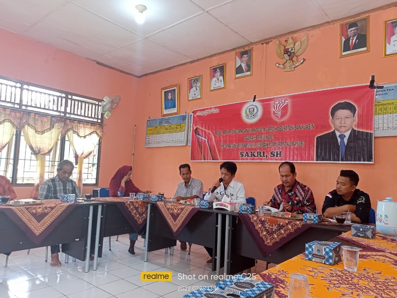 3-bulan-belum-dibayar-anggota-dprd-sakri-minta-sekda-banyuasin-segera-bayar-gaji-perangkat-desa-220824f.jpg
