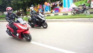 cara-aman-naik-motor-matik-di-tanjakan-turunan-220831j.jpg