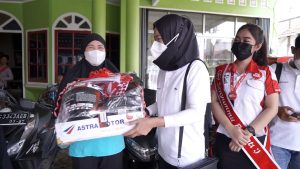 pada-momen-hari-pelanggan-nasional-astra-motor-sumsel-berikan-layanan-spesial-220904g.jpg
