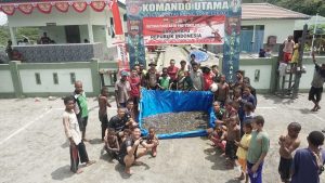 menginspirasi-masyarakat-papua-personel-satgas-yonif-126-ajarkan-budidaya-ikan-lele-220909v.jpg