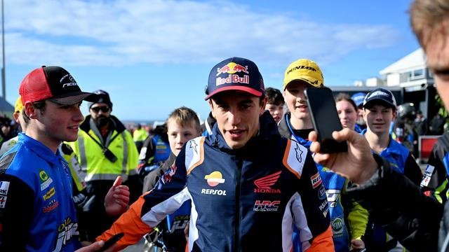 100-podium-marc-marquez-di-motogp-australiahei-juara-dunia-6-kali-itu-masih-ada-lho-221017f.jpg