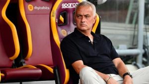 jose-mourinho-uring-uringan-as-roma-keok-tuding-napoli-tak-layak-menang-2210243.jpg