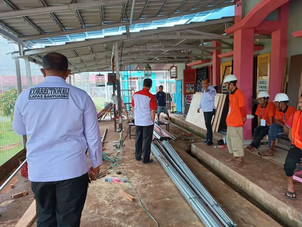 lapas-banyuasin-berikan-lima-paket-pelatihan-konstruksi-kepada-warga-binaan-221024f.jpg