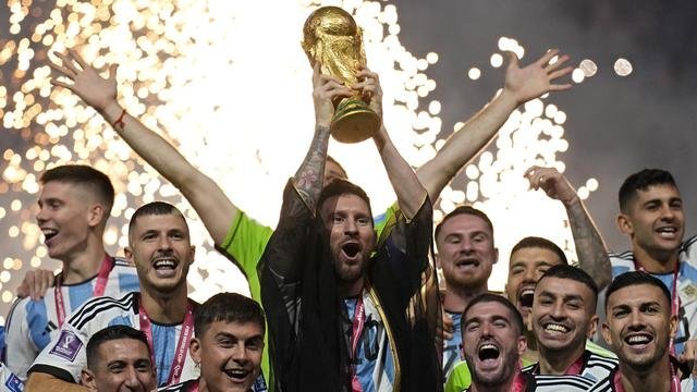 the-one-and-only-messi-satu-satunya-pemain-yang-2-kali-raih-golden-ball-piala-dunia-221219k.jpg