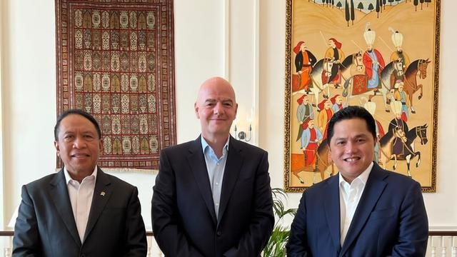 bahas-persiapan-piala-dunia-u-20-2023-menpora-dan-erick-thohir-temui-presiden-fifa-221220u.jpg