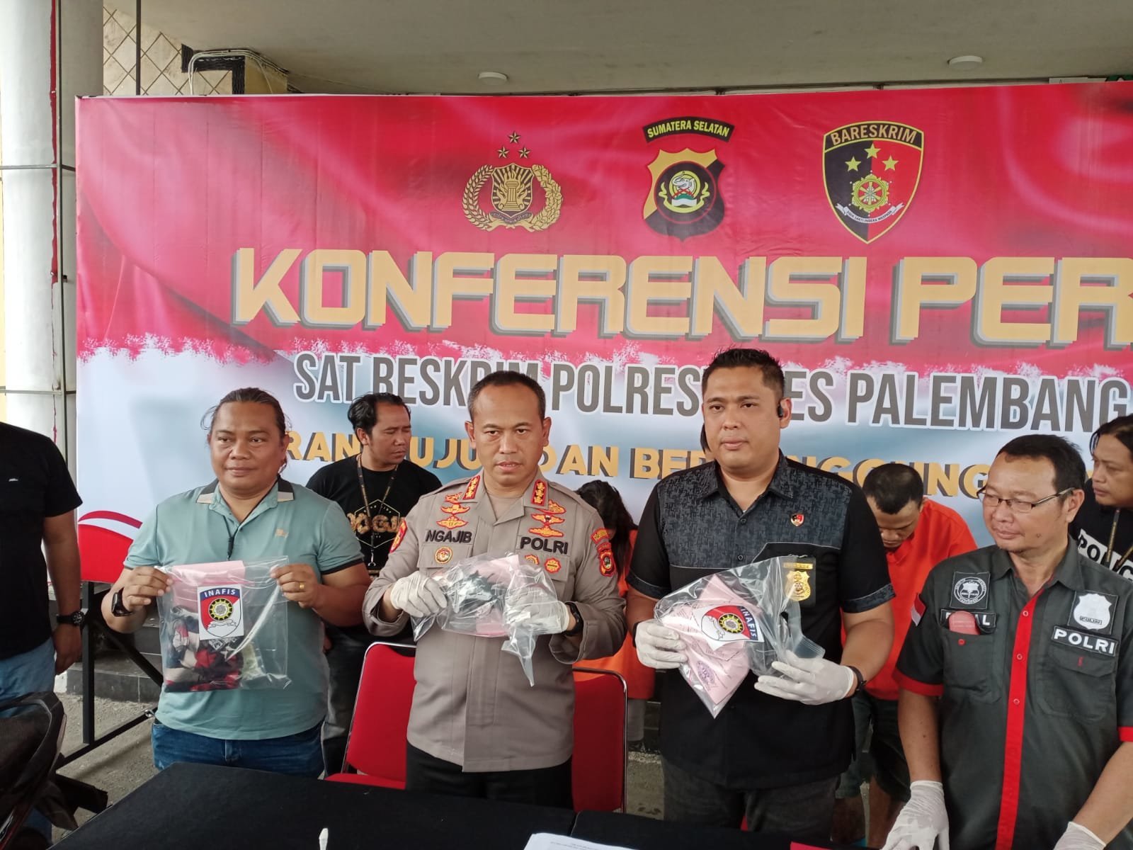 kelompok-kawanan-pemeras-mengaku-anggota-polisi-2301074.jpg